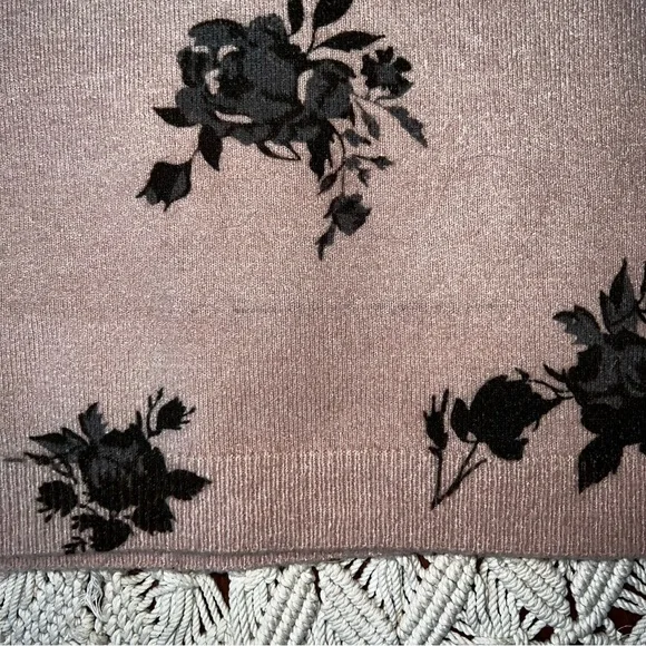 Faith & Zoe | Floral Sweater - Picture 4 of 5